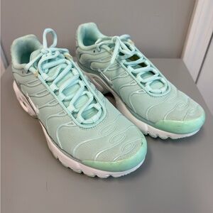 Nike Women's Sneakers in Light Green